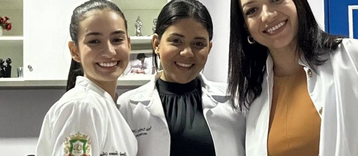 Alunos do curso de Nutrição da FIC promovem ação de conscientização no Hospital São Vicente para o Outubro Rosa Alunos do curso de Nutrição da FIC promovem ação de conscientização no Hospital São Vicente para o Outubro Rosa
