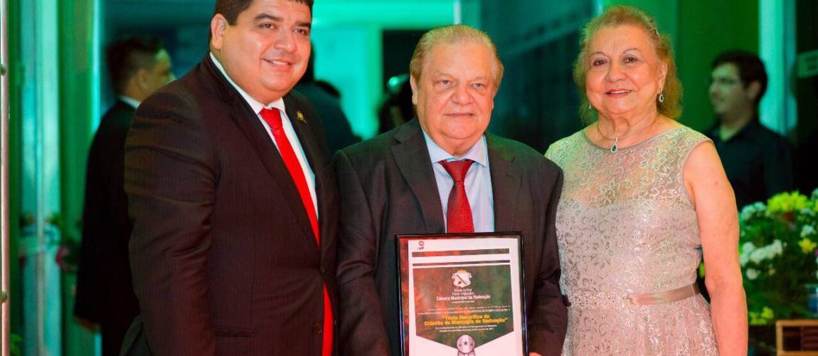 Presidente da FIC recebe Comenda Cidadão de Redenção Presidente da FIC recebe Comenda Cidadão de Redenção